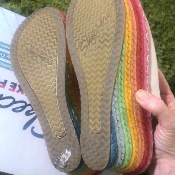 😎 Skechers Festival Daisy Luxe Foam Sandals - Picture 8 of 10